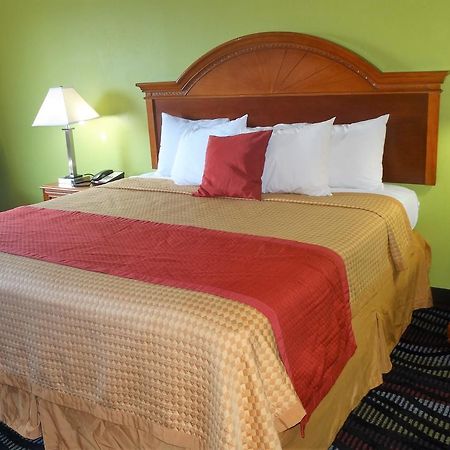Oak Tree Inn & Suites Claxton Екстер'єр фото