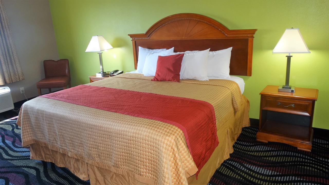 Oak Tree Inn & Suites Claxton Екстер'єр фото