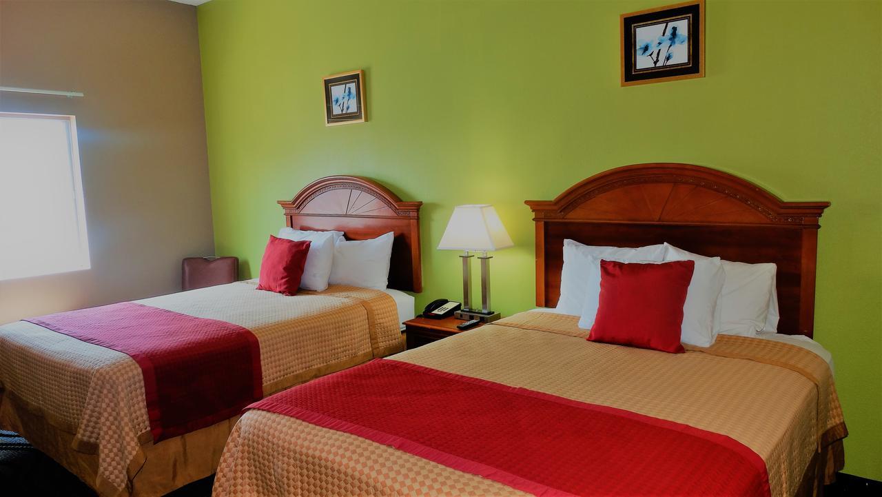 Oak Tree Inn & Suites Claxton Екстер'єр фото