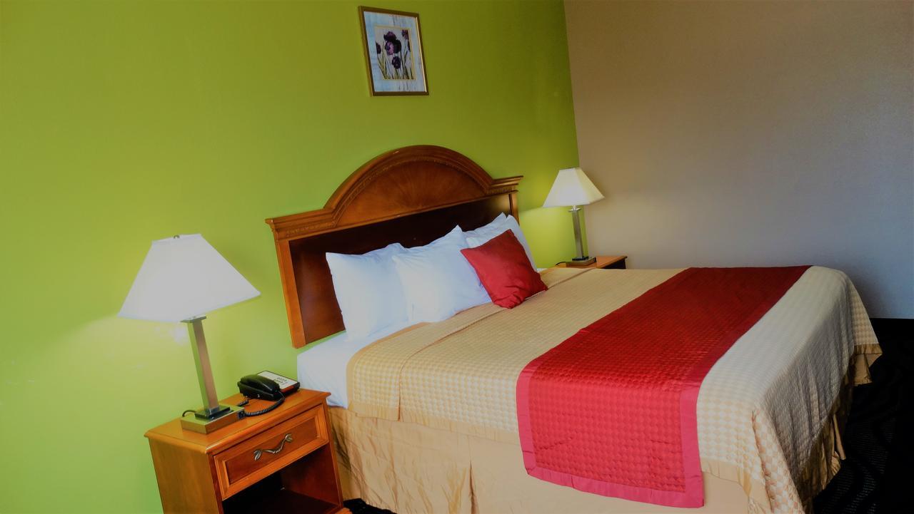 Oak Tree Inn & Suites Claxton Екстер'єр фото