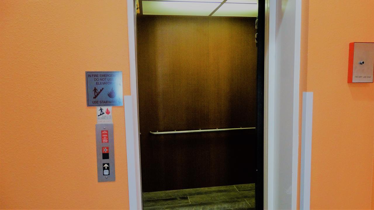 Oak Tree Inn & Suites Claxton Екстер'єр фото