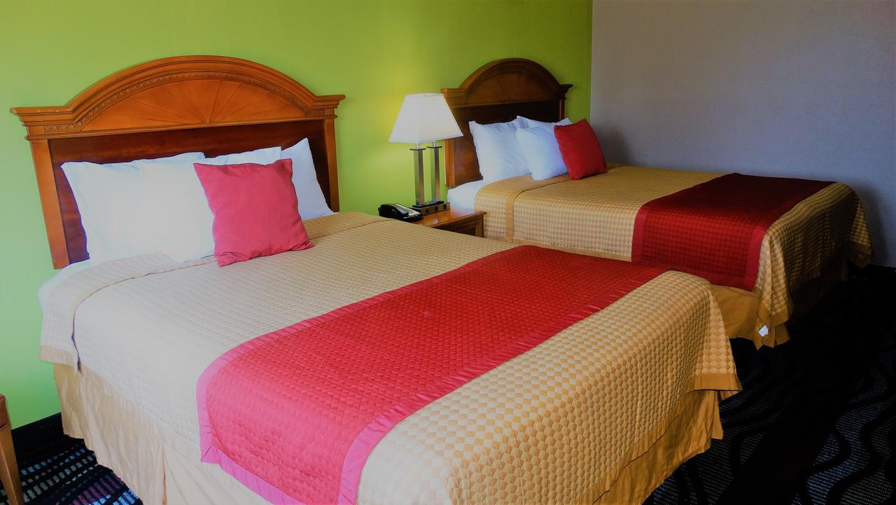 Oak Tree Inn & Suites Claxton Екстер'єр фото