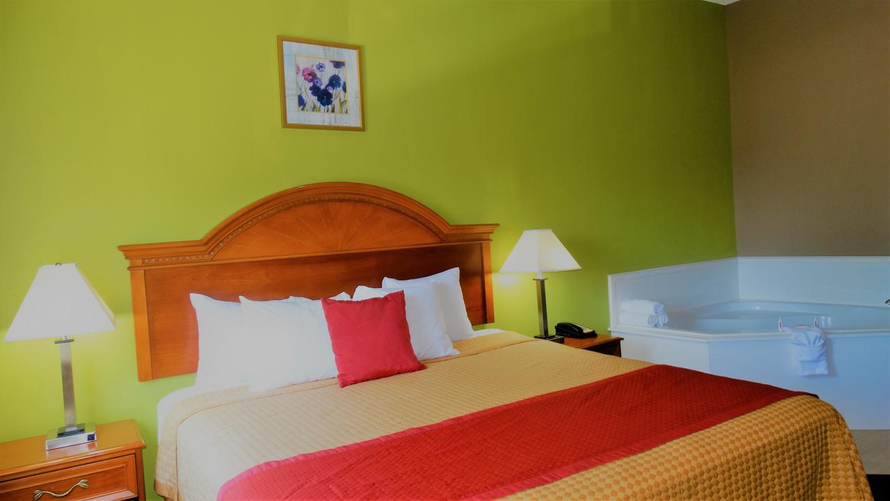Oak Tree Inn & Suites Claxton Екстер'єр фото